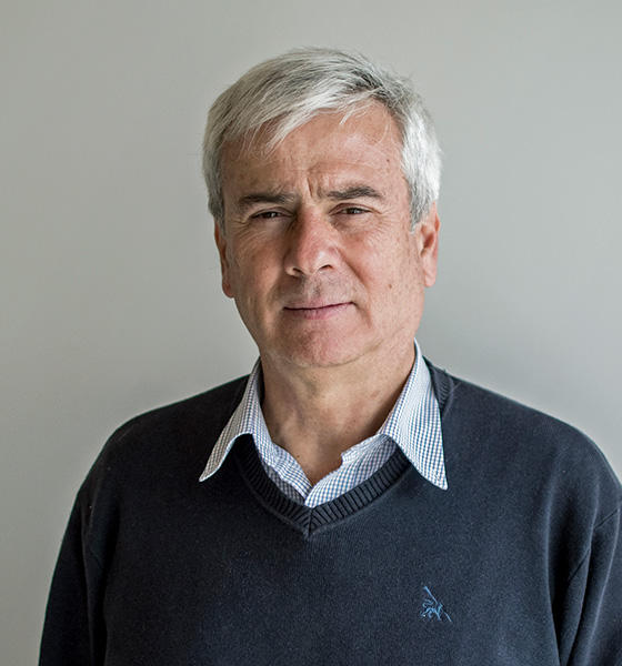 Fernando Coloma: 45 años de trayectoria en el Instituto de Economía UC