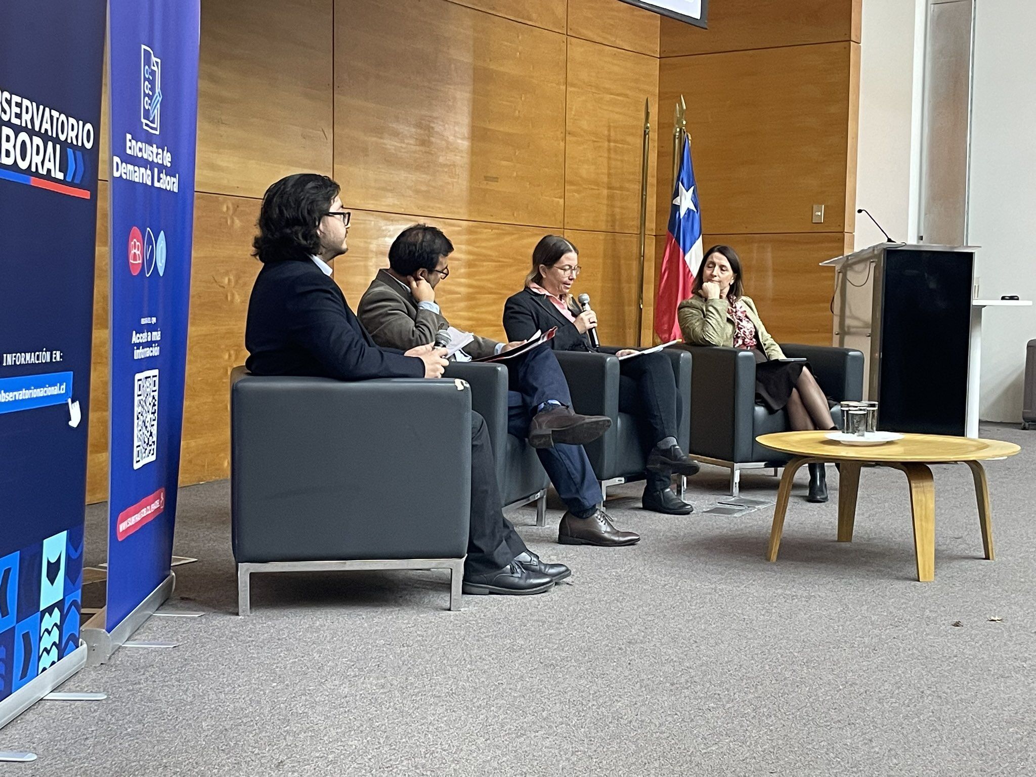 Profesora Jeanne Lafortune participó en seminario sobre desafíos del mercado laboral en Chile