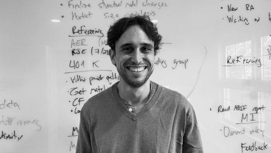 Exigencia, mentoría y comunidad: los pilares que marcaron a Gastón Illanes en su paso por el Magíster en Economía UC