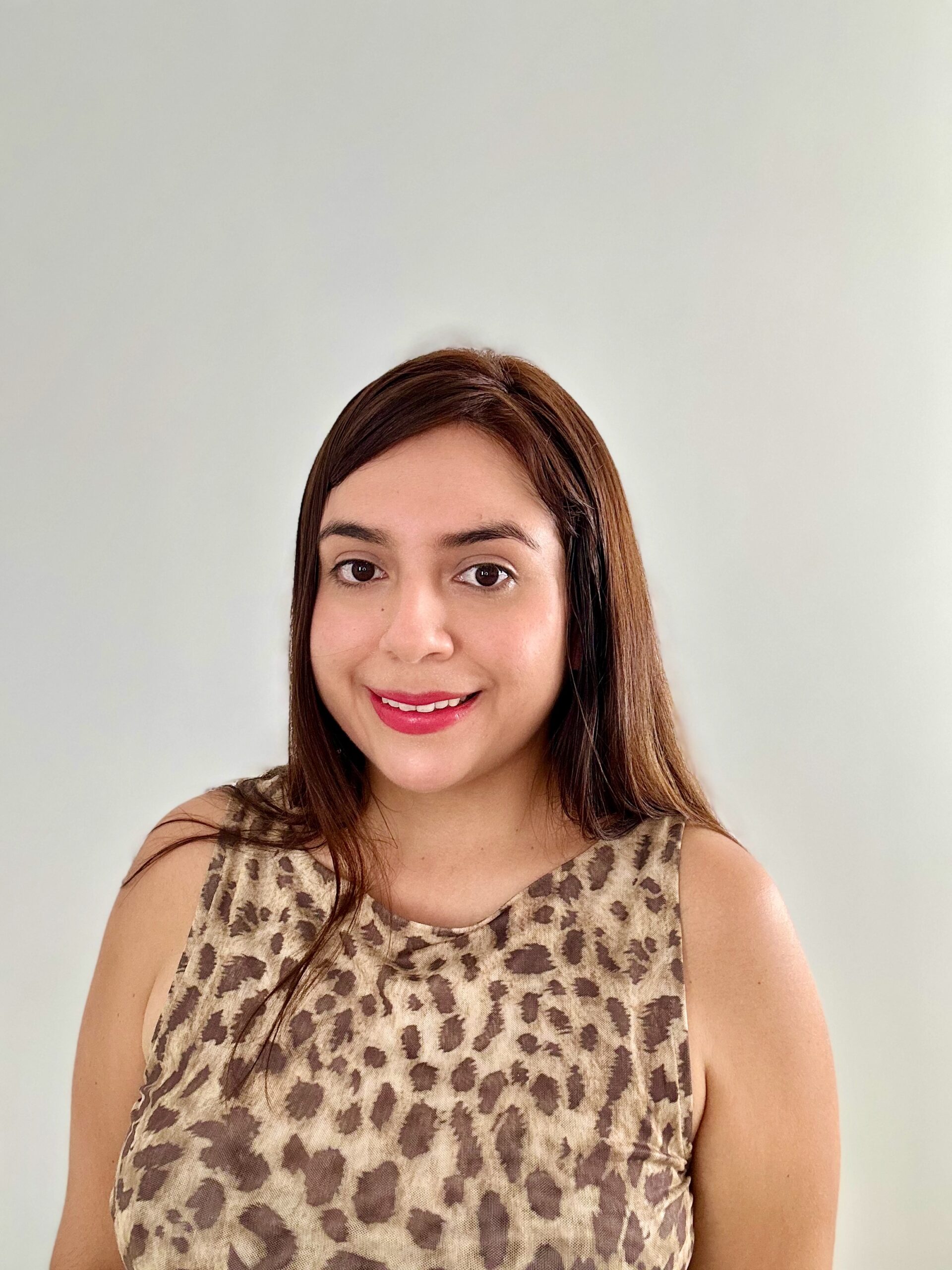 “Una experiencia desafiante y enriquecedora”: el testimonio de Yadiraah Iparaguirre, estudiante del Magíster en Economía UC