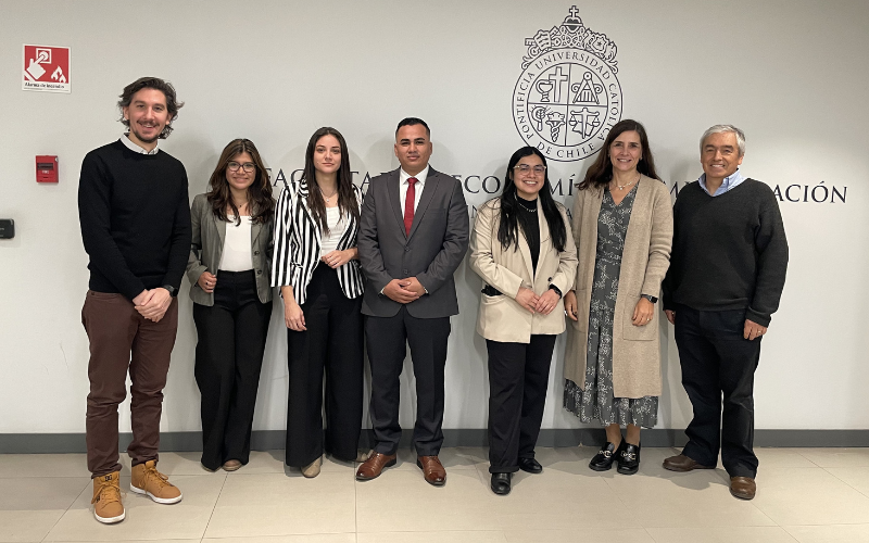 Actividades de graduación marcan el cierre de etapa para estudiantes de los Magíster en Economía y Economía Aplicada UC