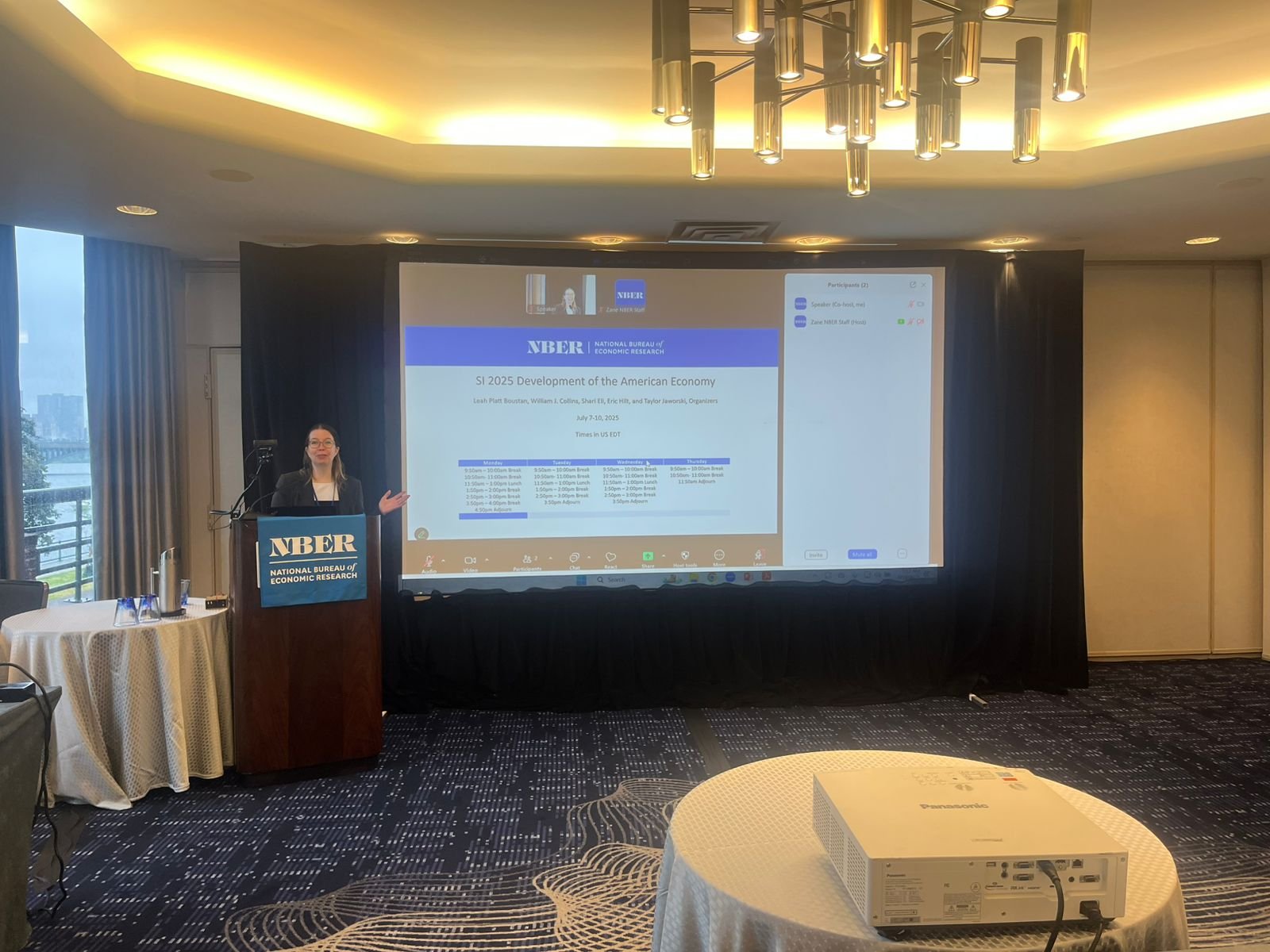 Jeanne Lafortune presentó investigación sobre separación, divorcio y bienestar femenino en tres conferencias internacionales