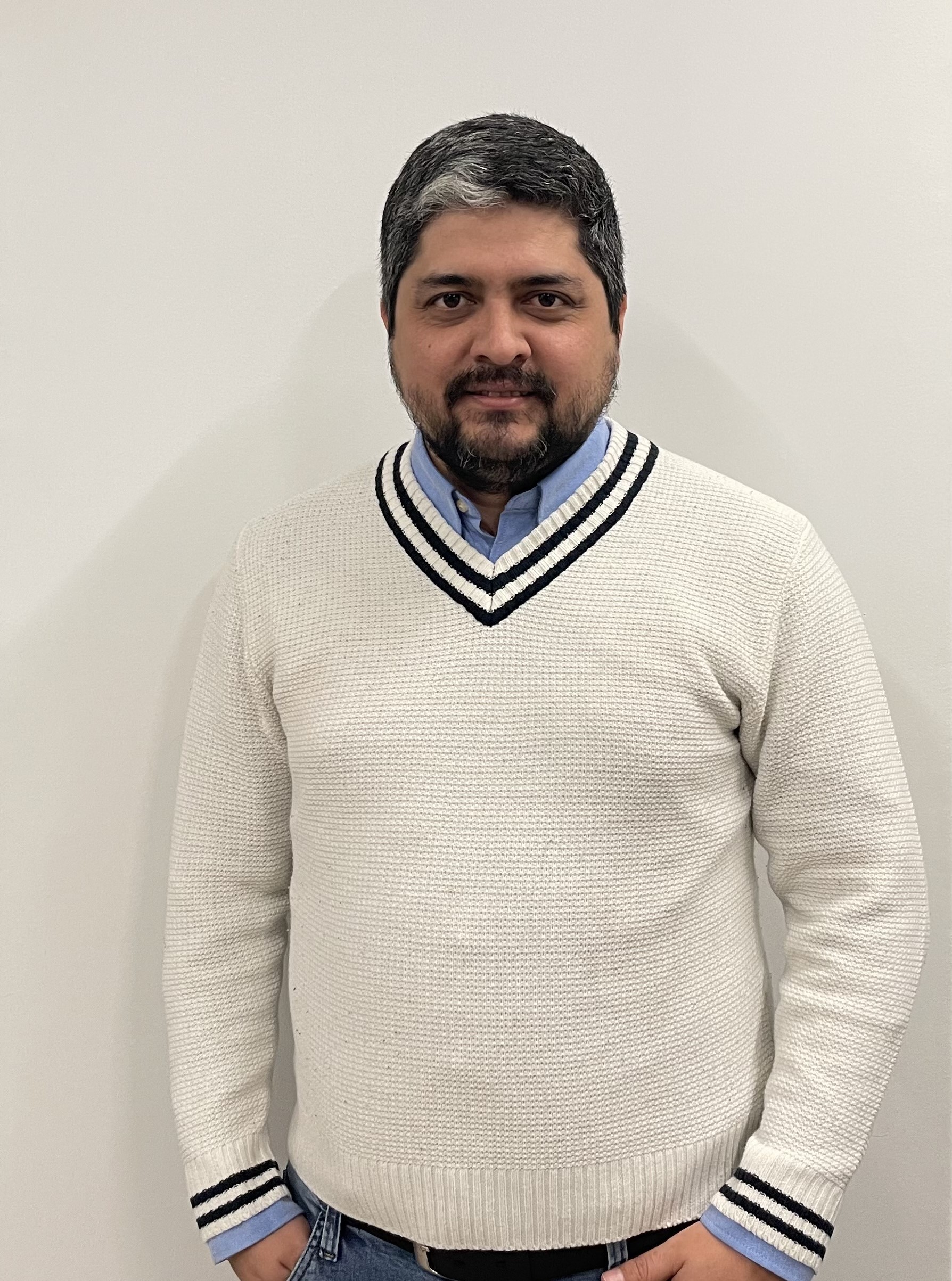 Andrés Gatty defendió con distinción su tesis doctoral en Economía UC