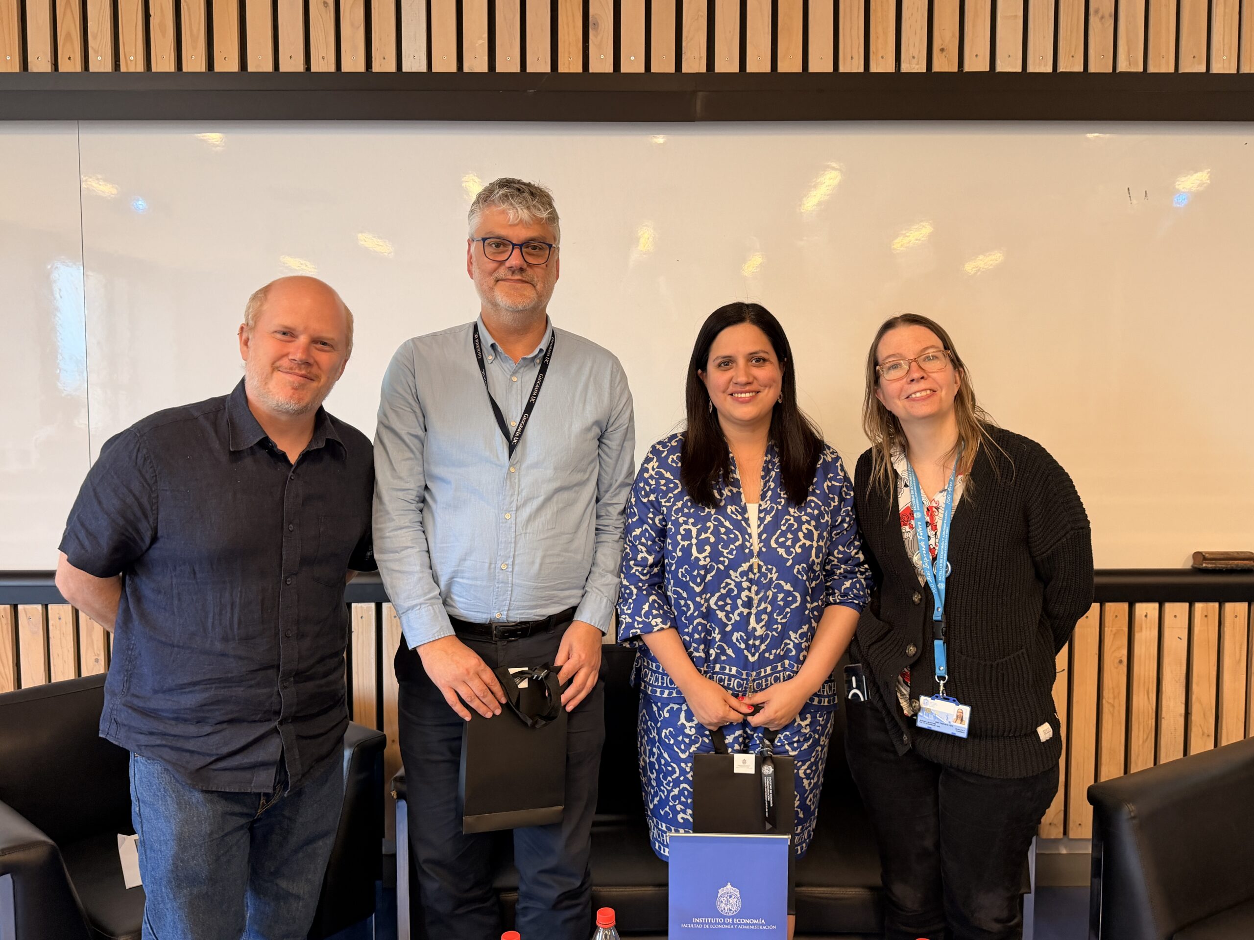 Instituto de Economía UC cerró su Ciclo de Pobreza con diálogo sobre empleo, informalidad y futuro del trabajo