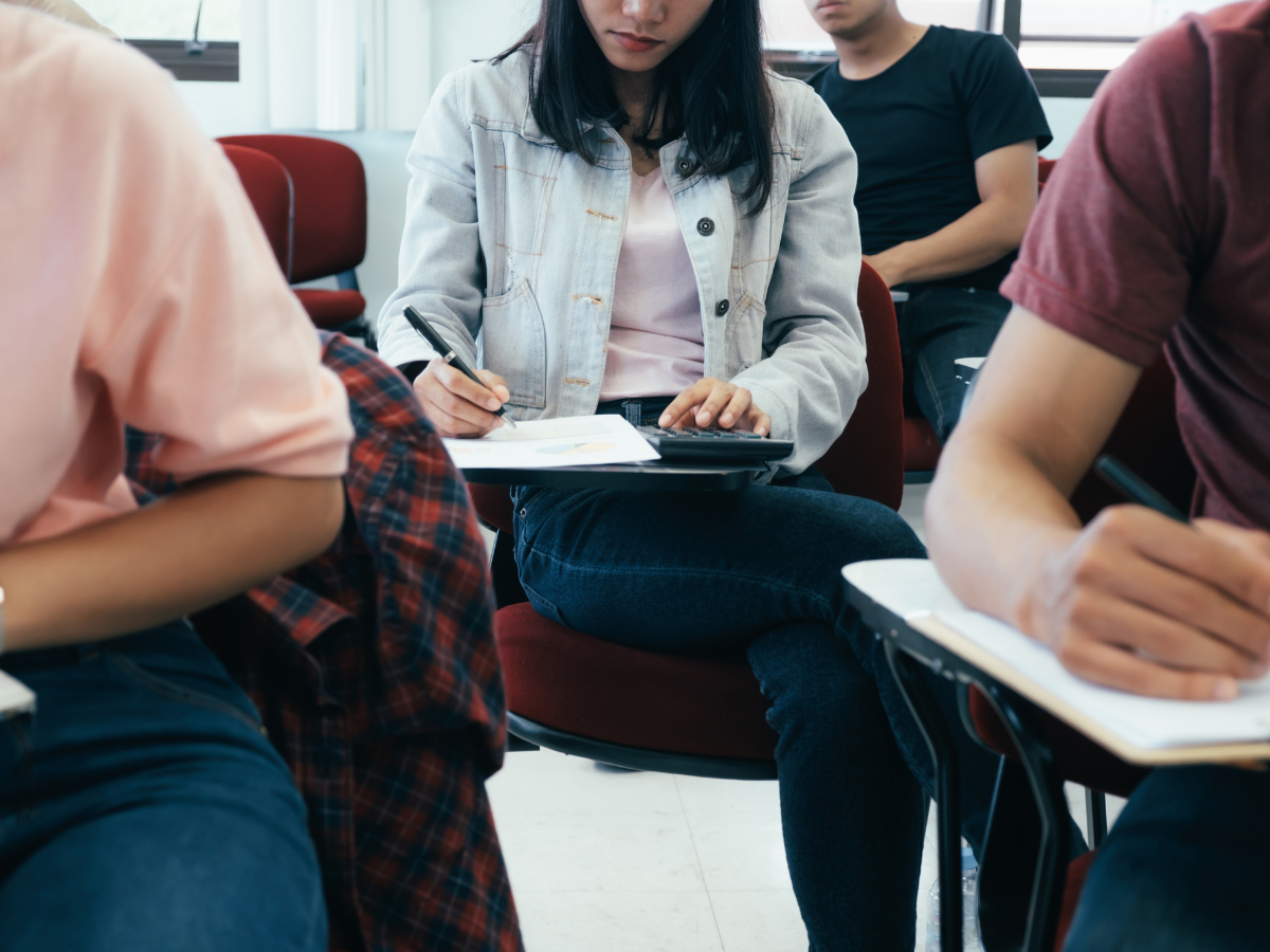 Investigación de Josefa Aguirre revela cómo el género de los compañeros marca la trayectoria de las mujeres en STEM