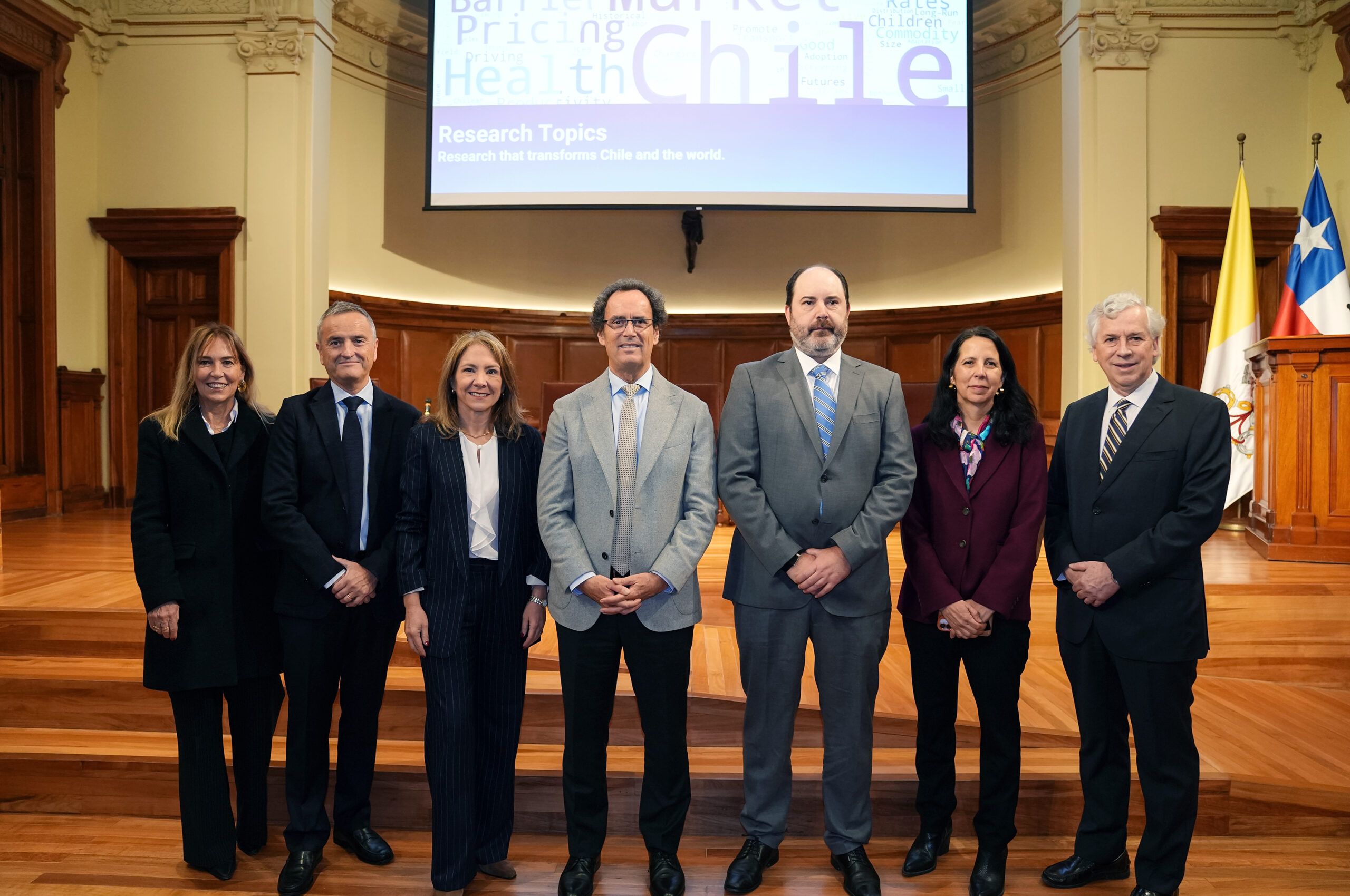 Crecimiento, empleo y el rol de la IA: los desafíos que marcaron la conmemoración de los 50 años del Magíster en Economía UC