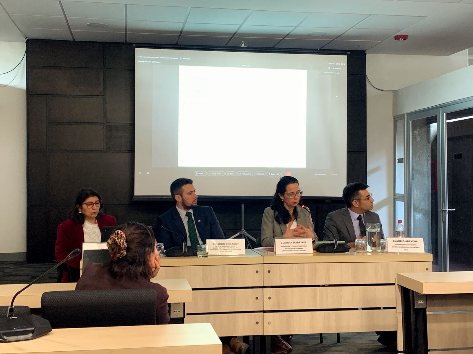 Chile enfrenta un doble desafío: volver a crecer y convertir ese crecimiento en empleo